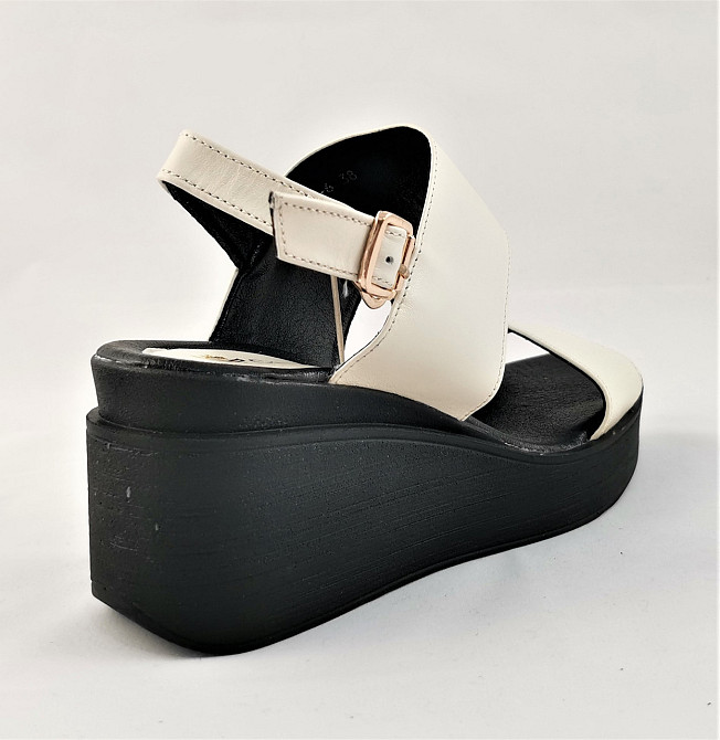 Жіночі Сандалі Шкіряні Босоніжки на Танкетці Платформа Білі Літні (розміри: 37) - 76-6;79-4 Дніпро - фото 10