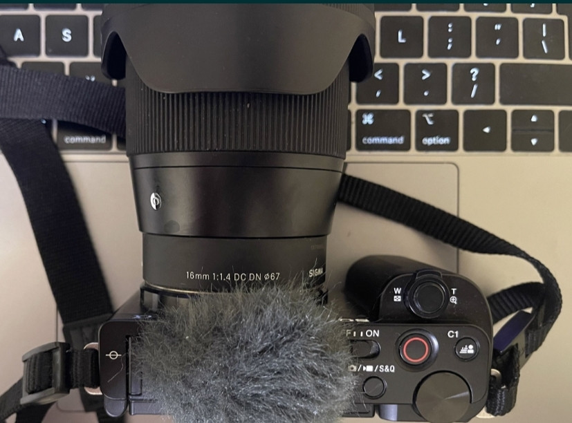 Камера з об'єктивом: SONY ZV-E10, Sigma AF 16mm. F/1.4 DC DN. Київ - фото 7