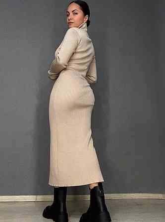 Платье женское Joy One 421 вязаное длинное на молнии в рубчик, бежевый, one size Киев