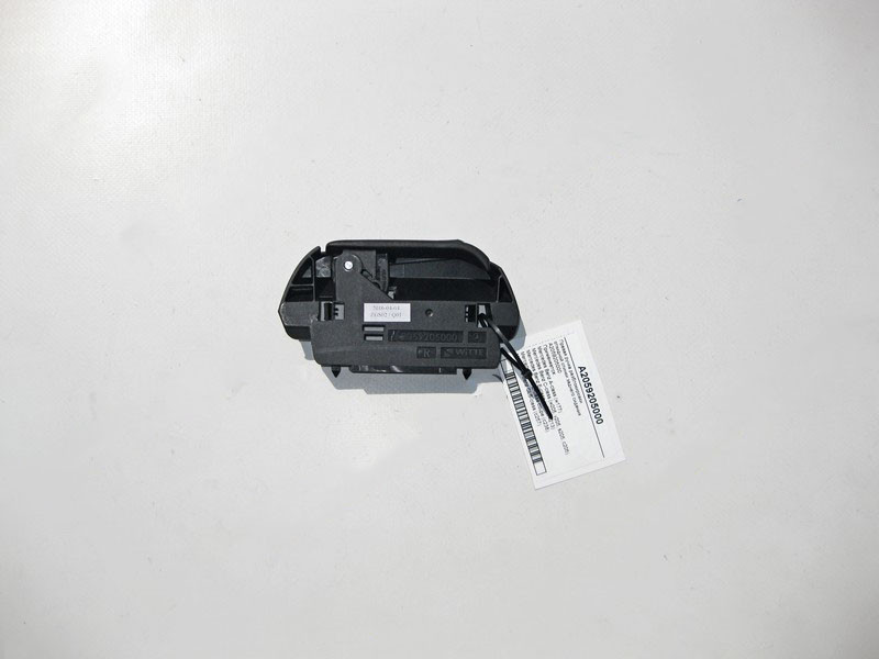 Mercedes-Benz  A2059205000 Права ручка розблокування замка відкидної спинки заднього сидіння C-Class W205 E-Class W213 C238 Одесса - изображение 1