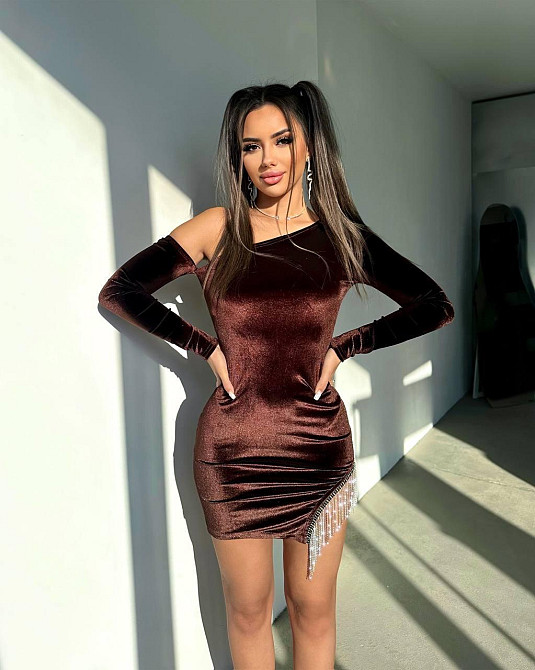 Жіночий стильний святковий мініплаття з королівського оксамиту шоколад, 46/48 Одеса - фото 2