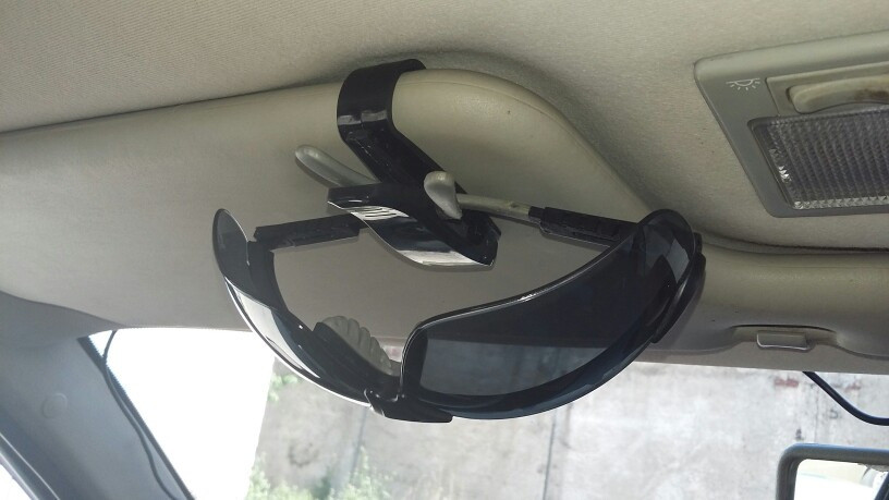 Держатель очков и пластиковых карточек на козырьке Киев - изображение 6