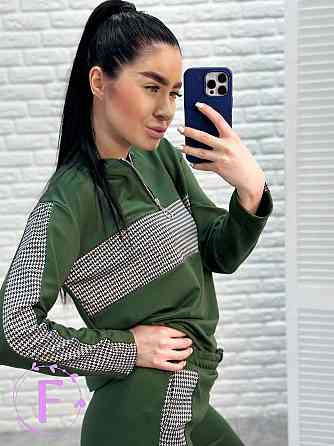 Демисезонный прогулочный костюм из трикотажа 