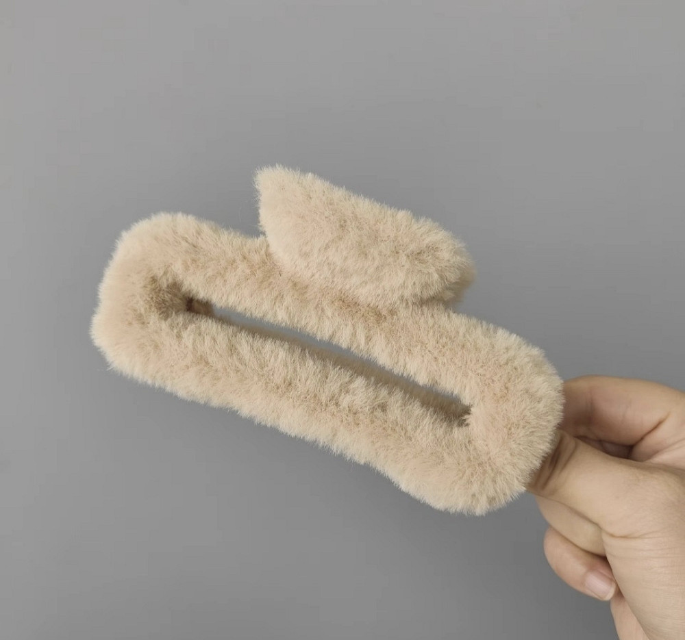 Шпилька крабік із хутра 9х5 см Сміла - фото 1