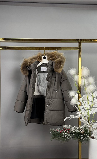 Детская зимняя куртка для девочки с сумкой-муфтой натуральный мех 110,116,122,128,134 Николаев - изображение 2