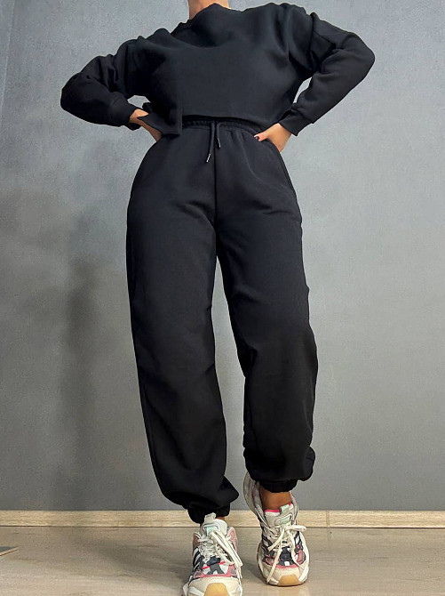 Костюм жіночий Quzen 490-480 укорочений світшот з кишенею та джогери утеплений чорний, чорний, L Київ - фото 8