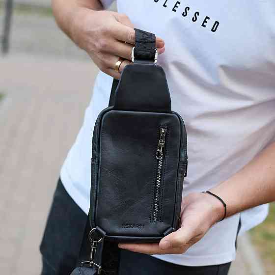 Брендова чоловіча нагрудна сумка рюкзак-слінг із натуральної шкіри молодіжна шкіряна чорна сумочка на плече Київ
