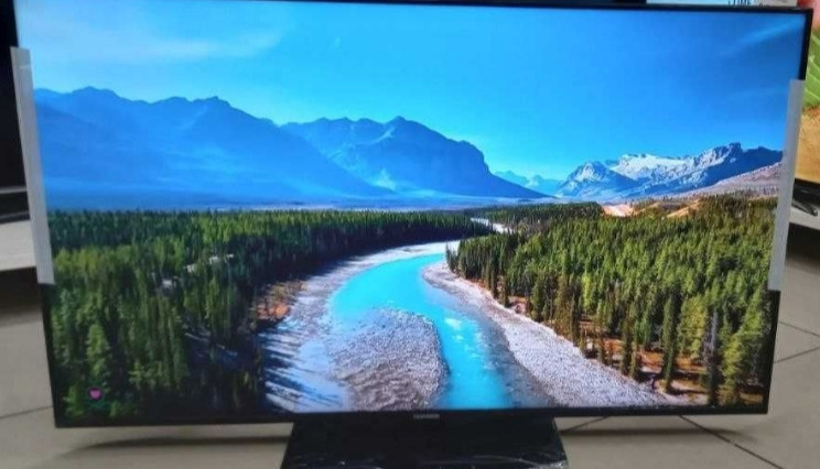 Телевизор Безрамный: 55