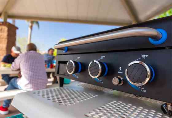 Портативный газовый гриль-планча Pit Boss Ultimate, на 3 горелки, съемный, со столом, 10810 Код: 011109 Ровно