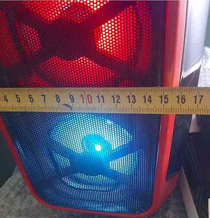 Колонка нова з мікрофоном та пультом. Киев