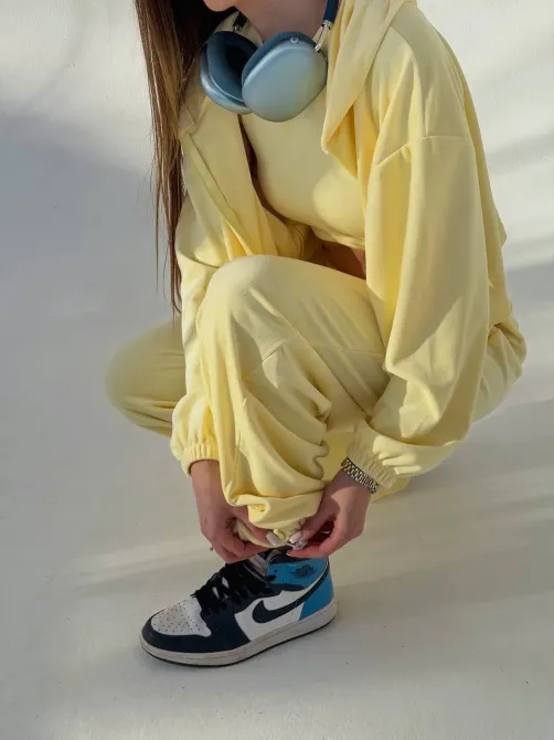 Костюм трійка який складається зі зручного худі на кулісці, стильних штанів та топу Одеса - фото 20