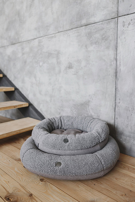Лежанка для собак і котів овальна Harley and Cho, круглий лежак для тварин Bagel Fur Gray Одеса - фото 7