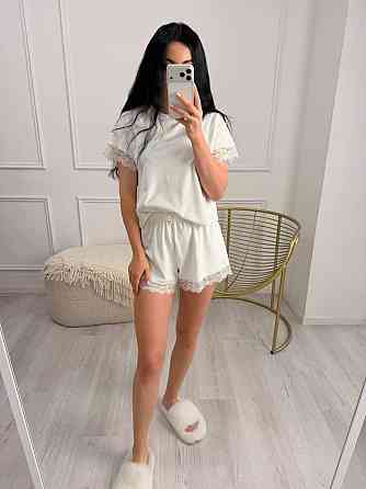 Жіноча піжама двійка з велюру з мереживом Молочний Одеса