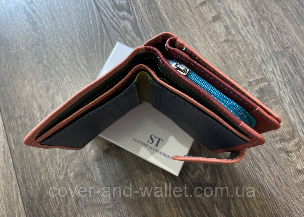 Жіночий компактний гаманець з натуральної шкіри рожевого кольору з хлястиком на магніті ST Leather Київ - фото 10