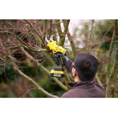 Секатор Stanley FATMAX акумуляторний, 18 В, Li-Ion 4Ah, до 32 мм, 4 кг (SFMCPP32M1) Вінниця