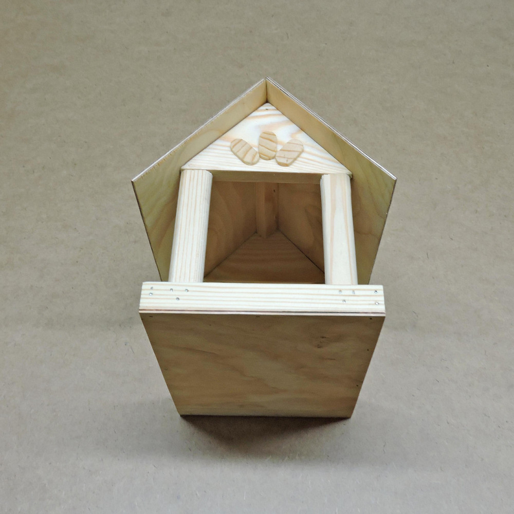 Кормушка садовая для птиц 