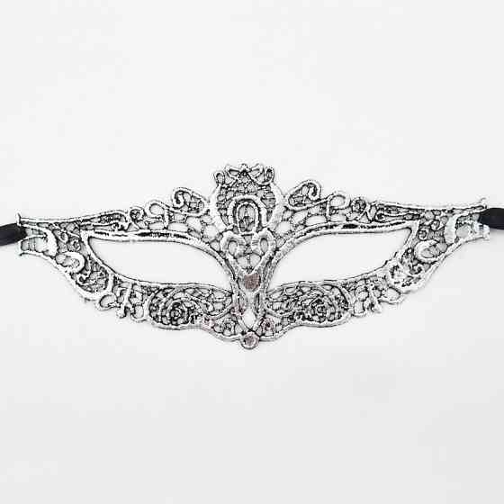 Маска із мережива маскарадна на лице на зав`язках 22 на 8 см сріблястий Київ