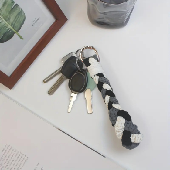 Набор макраме для рукоделия и плетения брелока для ключей и аксессуаров 17.3х3.5 см цвет белый,серый,черный Каменец-Подольский