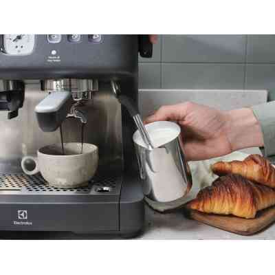 Ріжкова кавоварка еспресо Electrolux E8EC1-8BP Вінниця