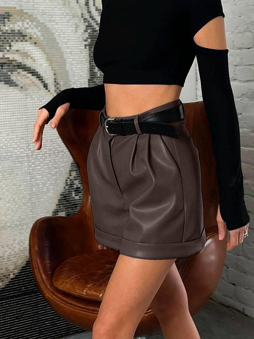 Женские базовые короткие шорты из экокожи Шоколад, 46/48 Одесса - изображение 3