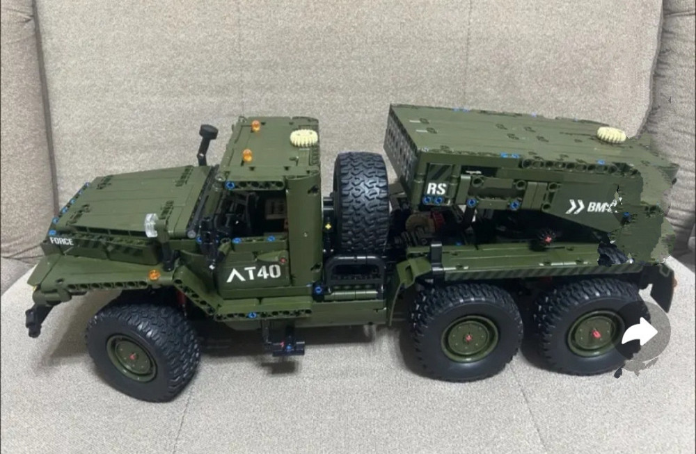 Детский конструктор Taigaole T4011 Ракетная установка Урал-4320, 2268 деталей, радиоуправляемая модель военного грузовика Киев - изображение 8