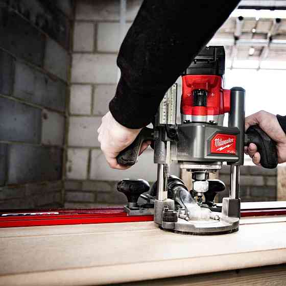 Фрезер аккумуляторный кромковочный MILWAUKEE, M18 FR12KIT-0P (цанги 8мм и 12мм, боковой упор, опорная плита, гаечный ключ, труба д Одесса