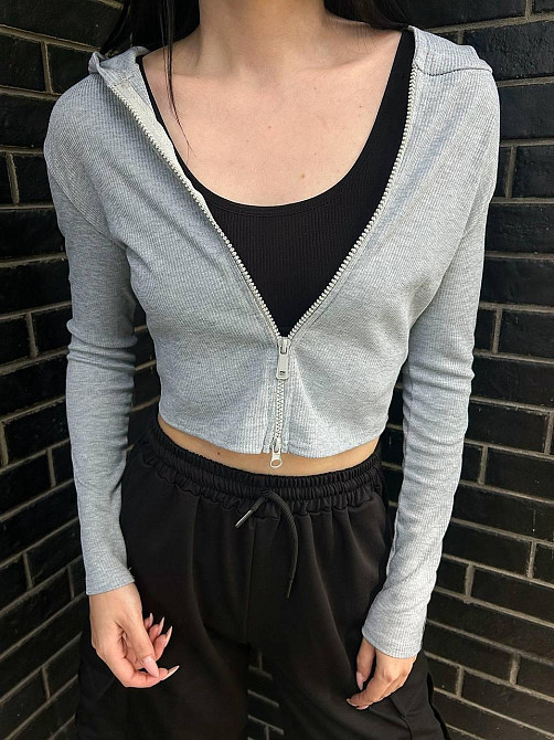 Жіночий укорочений топ із довгими рукавами та капюшоном на блискавці рубчик Одеса - фото 4