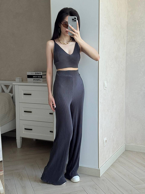 Женский легкий базовый костюм тройка: рубашка топ и штаны плиссе 42/46, Графит Одесса - изображение 2