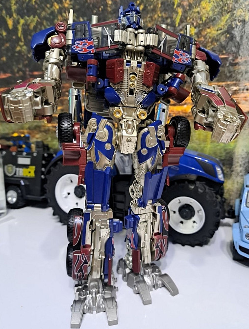 Трансформер Optimus Prime  Высота трансформера 30 см Киев - изображение 1