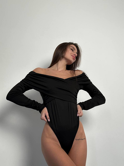 Женский романтичный боди с драпировкой и открытыми плечами микродайвинг Одесса - изображение 1