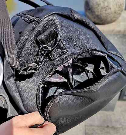 Спортивна сумка з відділенням для взуття чорного кольору 52*30*30 см. Харків