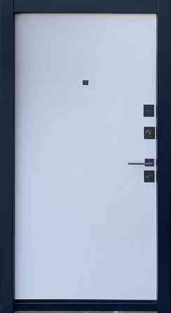 Вхідні металеві двері Страж Fusion Vertical 950х2040 мм софт блек/ біла емаль Праві Київ