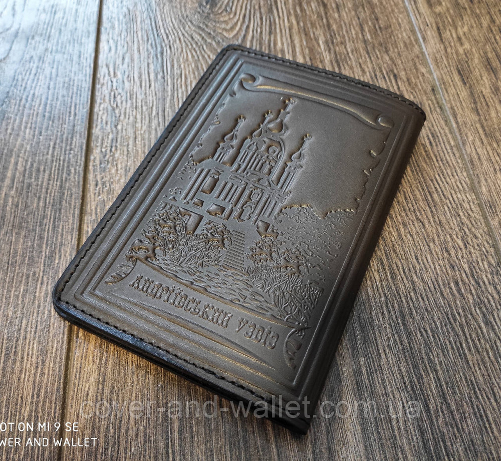 Кожаная обложка на паспорт с большим гербом Украины Киев - изображение 10