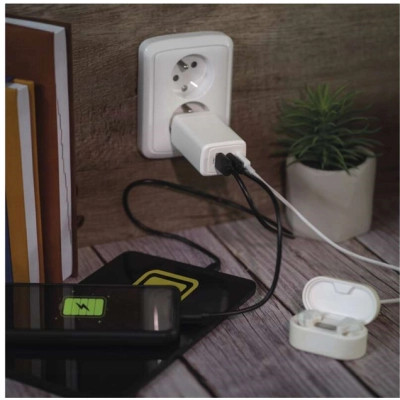 Зарядное устройство EMOS V05G65 1xUSB-A + 2xUSB-C PD65W GaN (V05G65) Винница - изображение 2