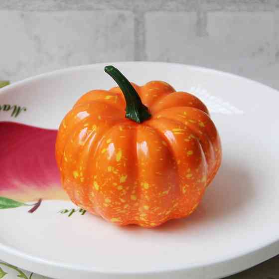 Тыква на Хэллоуин маленькая с дефектом 8 см оранжевый Киев