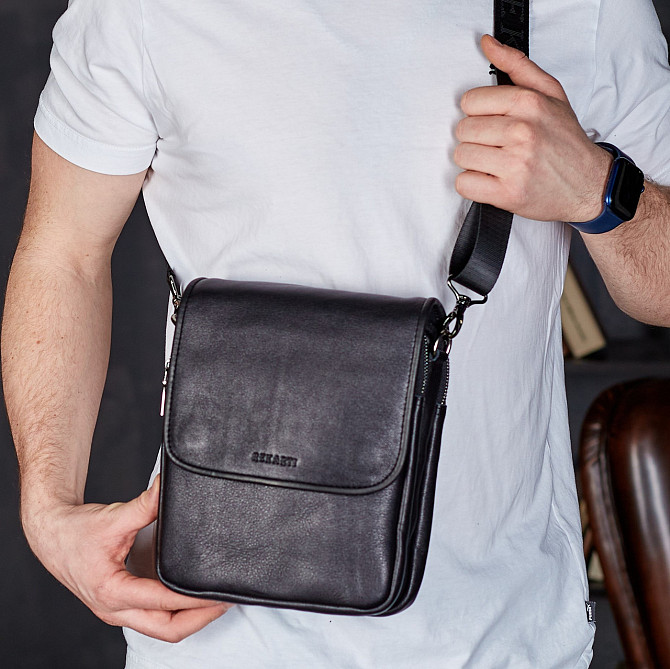 Сумка с клапаном через плечо кожаная черная Tiding Bag TD-20033 Каменское - изображение 3