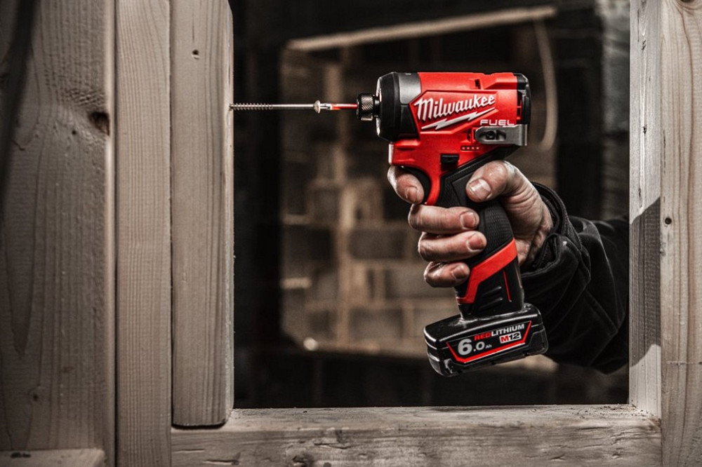 Шуруповерт ударний акумуляторний безщітковий 1/4'' HEX MILWAUKEE, M12 FID2-202Х, 170Нм (зарядний пристрій С12 С, 2 акумулятори М Одеса - фото 5