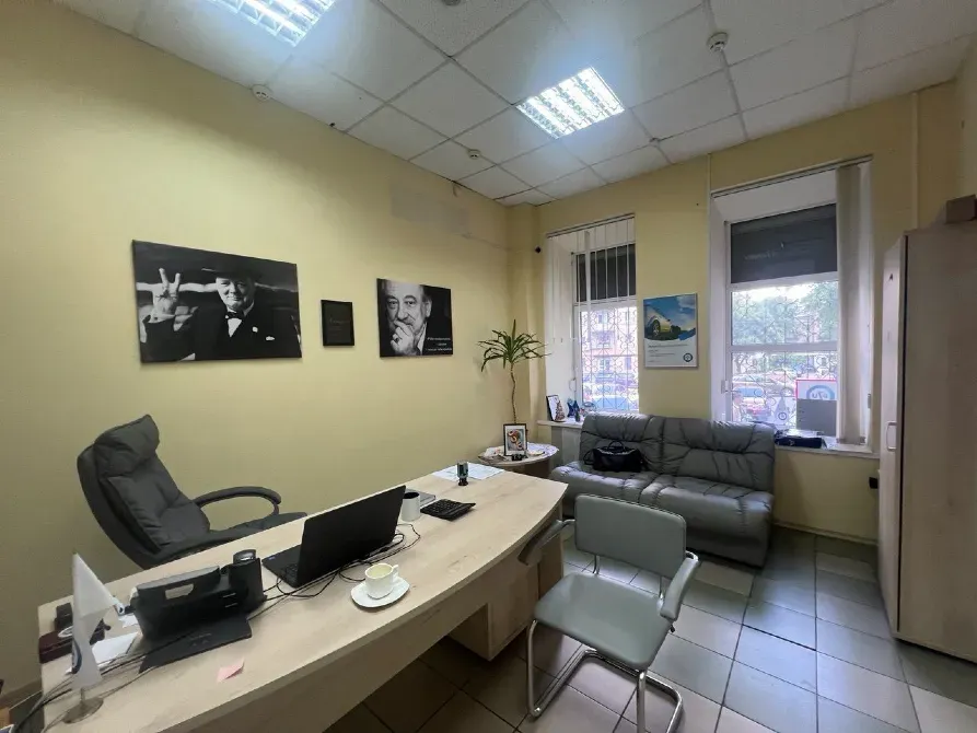 Здам в оренду магазин\офіс центр міста (Челюскіна) був офіс страхової фірми. непоганий ремонт, 6 кабінетів. Дніпро - фото 3