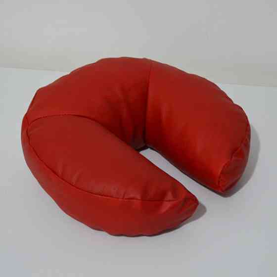 Подушка-підкова під голову, в екошкірі (Кольори в асортименті) Київ