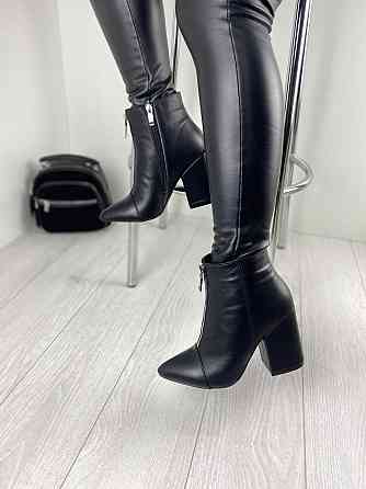 Стильні жіночі шкіряні демісезонні черевики на підборах 9 см. чорні (2725) р. 39, 40 / Черевики Коломия