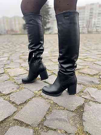 Valiente Високі чоботи жіночі демісезонні весна-осінь на стійкому каблуці чорні з натуральної ш Коломыя