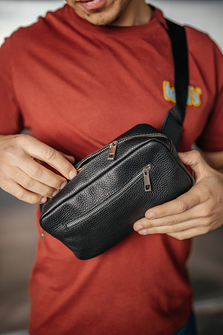 Кожаная бананка мужская на пояс и через плечо, поясная сумка  из натуральной кожи черная Одесса - изображение 2