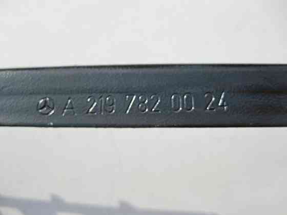 Mercedes-Benz  A2197820024 Направляюча ущільнювальна гумка отвору електролюка спереду CLS C219 Одеса