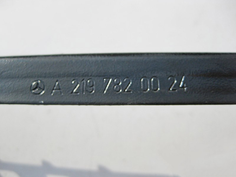 Mercedes-Benz  A2197820024 Направляюча ущільнювальна гумка отвору електролюка спереду CLS C219 Одесса - изображение 3