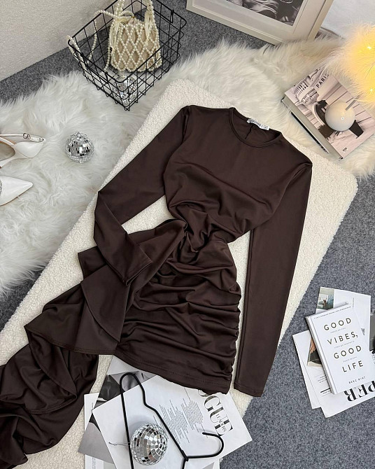 Женское праздничное платье мини со шлейфом микродайвинг Шоколадный, 46/48 Одесса - изображение 4