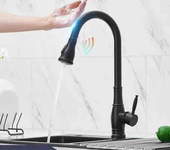 Смеситель сенсорный для раковины с выдвижным изливом, кран вращающийся на 360 градусов Черный Каменец-Подольский