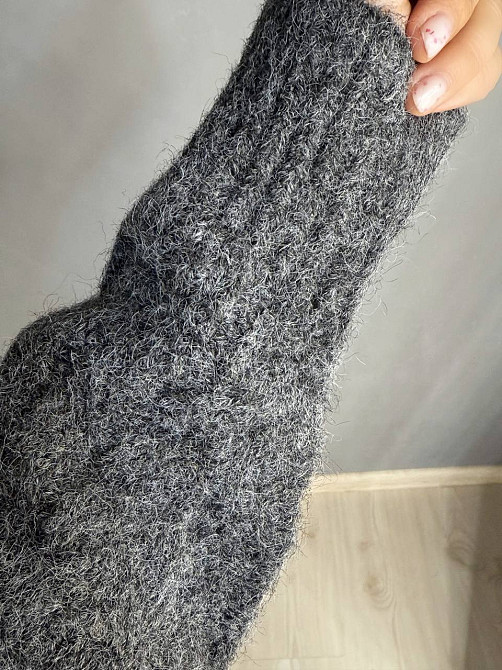 Светр жіночий A-N 3324 оверсайз крупна в’язка букле коси довгий one size, темно-сірий, one size Київ - фото 9