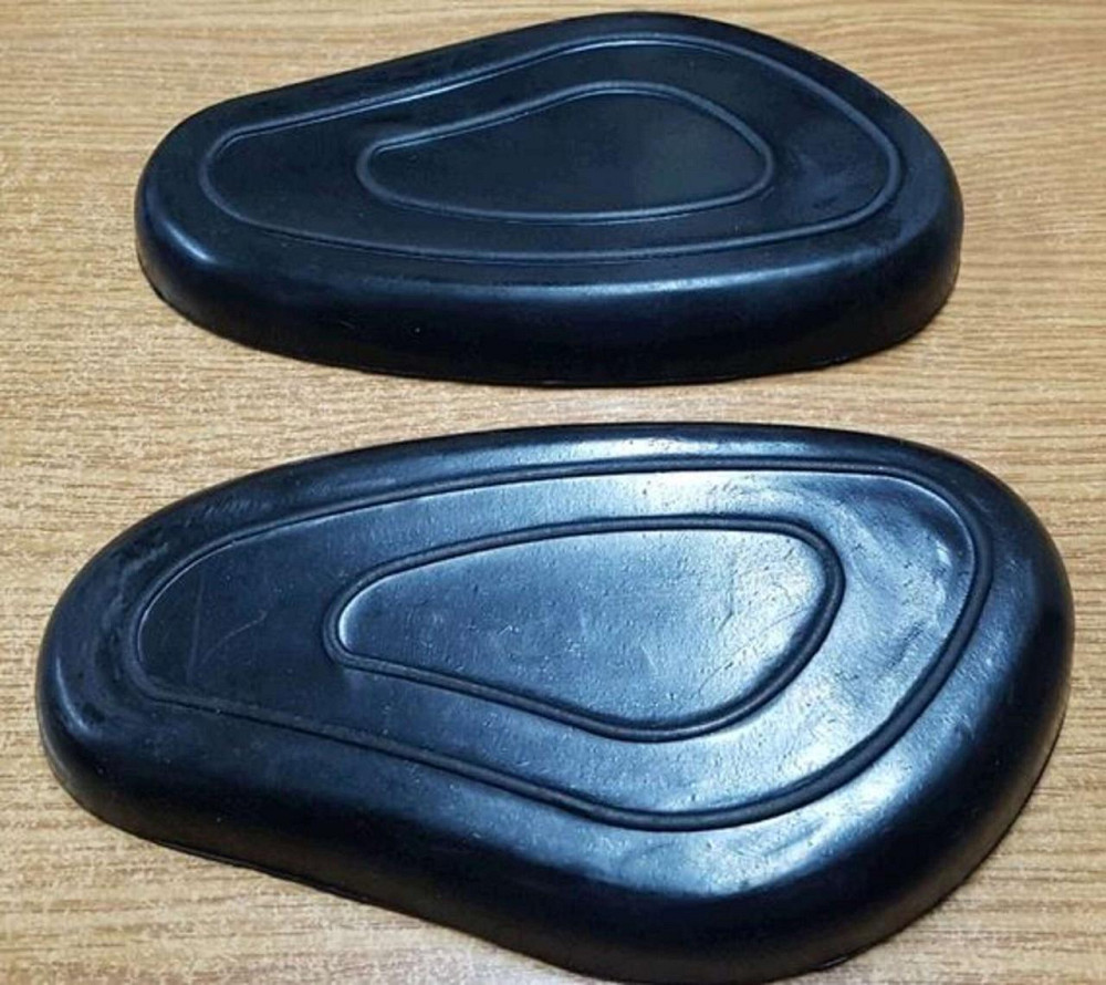 Накладки бака   (пара) (резина) (черные)   К-750, М72 Мукачево - изображение 1