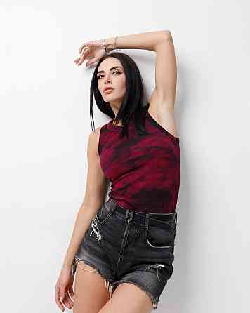 Облягаюча майка тай-дай 