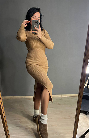 Платье женское My fashion 2024107 в рубчик с разрезом длинное one size карамель, карамель, one size Одесса - изображение 1